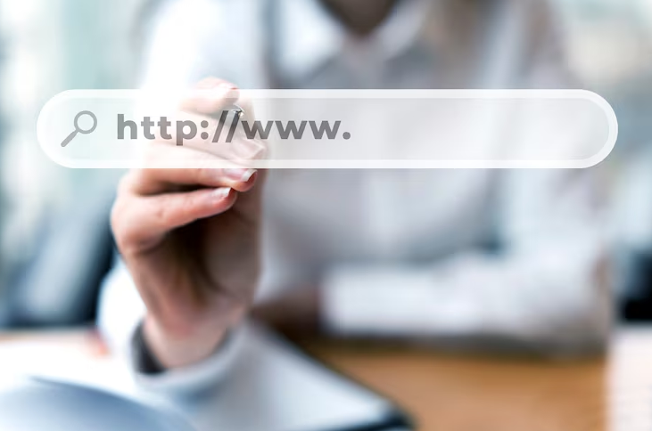 Al finalizar este recorrido por los errores más comunes al registrar dominios web y cómo evitarlos, es evidente que la elección de un dominio adecuado es un paso fundamental para el éxito en línea. Un dominio bien seleccionado no solo refuerza tu marca, sino que también juega un papel crucial en el posicionamiento SEO y la experiencia del usuario. 